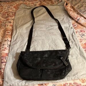 Black Lululemon crossbody